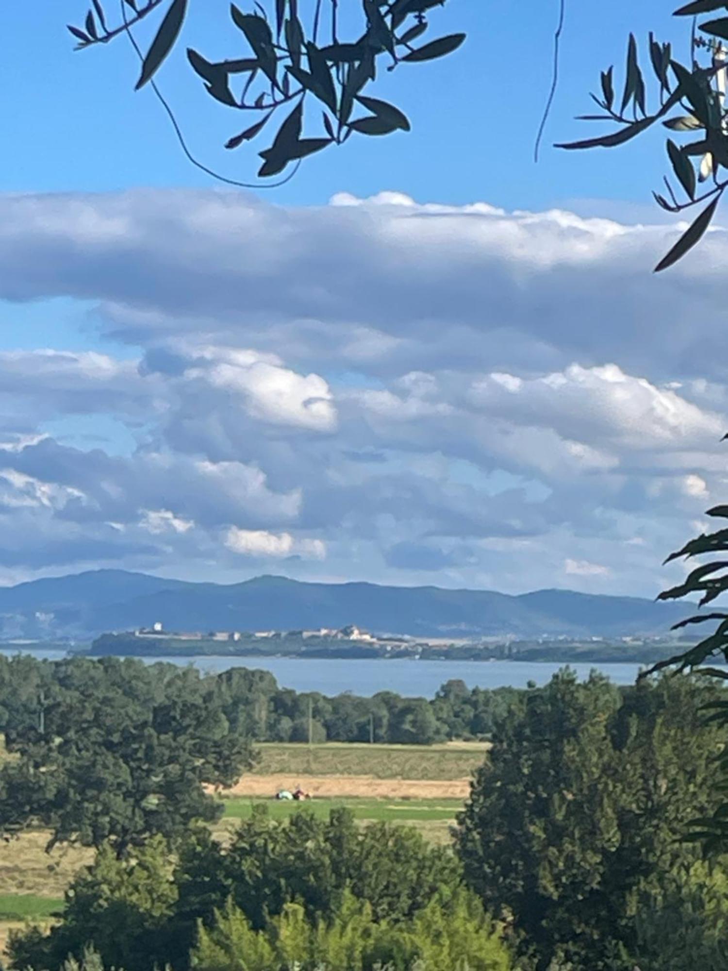 Private Stone Cottage With Starlink & Lake View Tuoro sul Trasimeno Exteriör bild