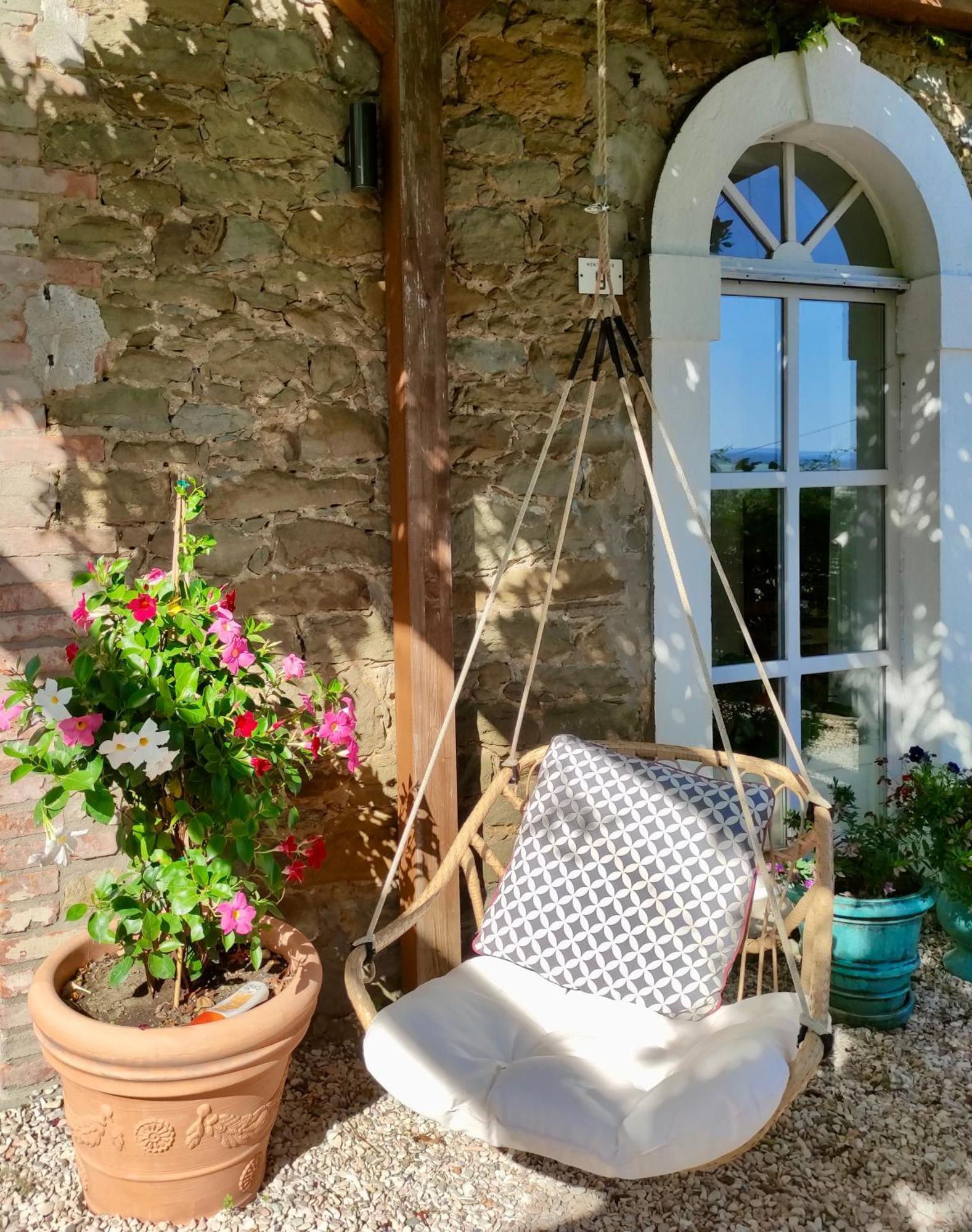 Private Stone Cottage With Starlink & Lake View Tuoro sul Trasimeno Exteriör bild