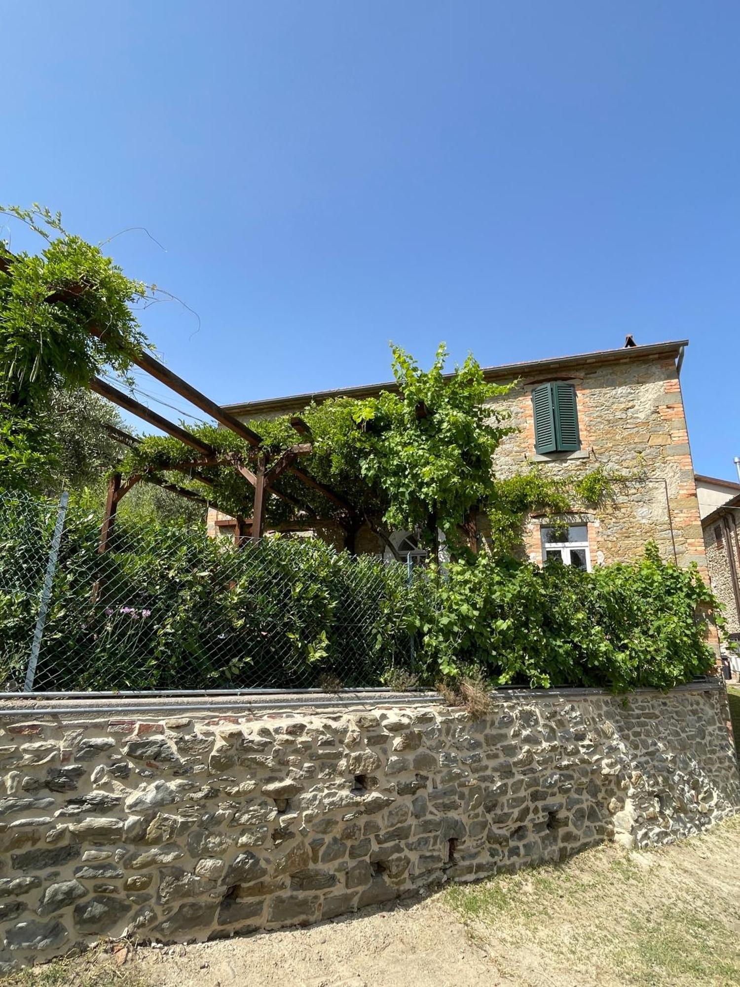 Private Stone Cottage With Starlink & Lake View Tuoro sul Trasimeno Exteriör bild