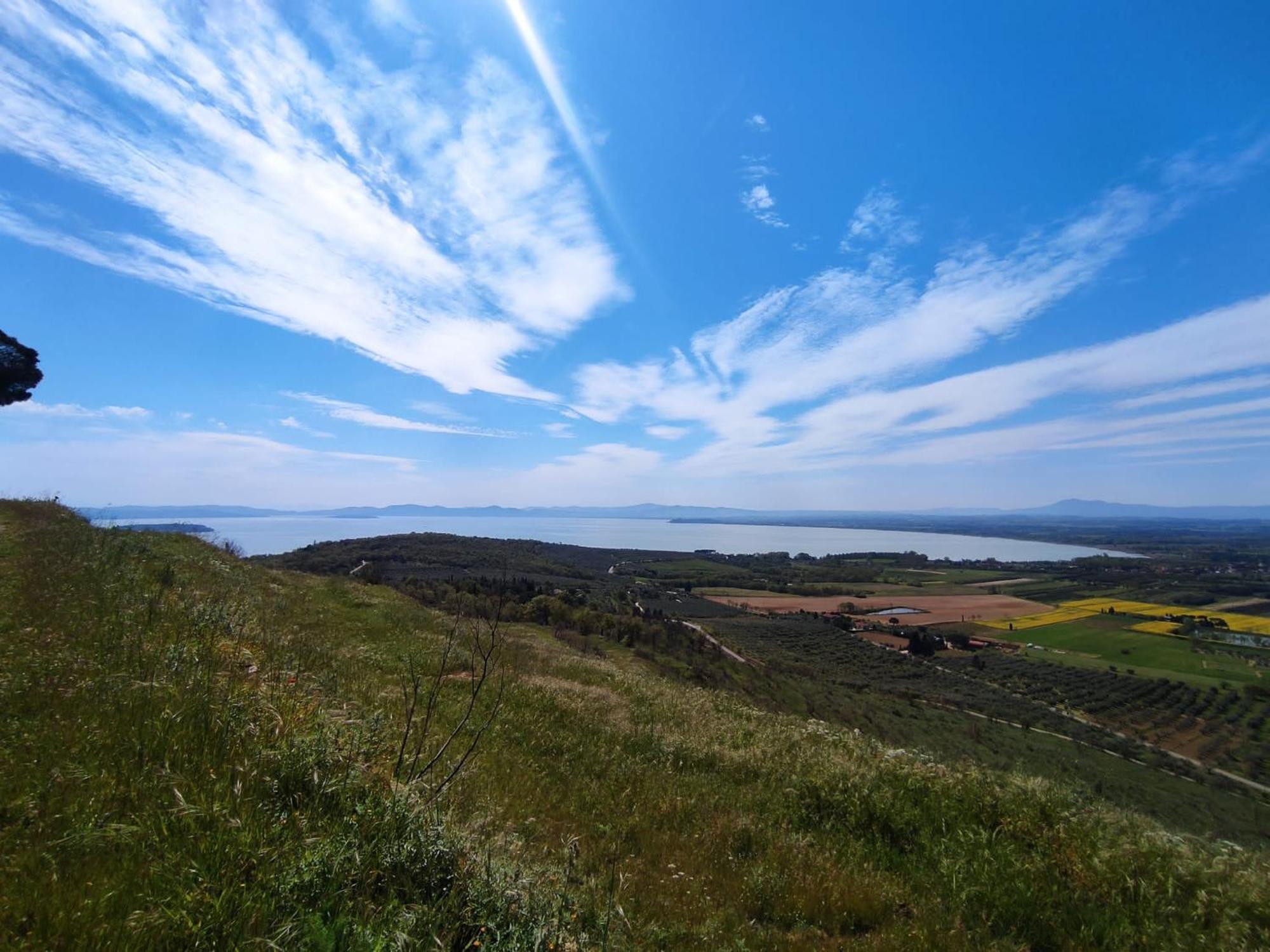 Private Stone Cottage With Starlink & Lake View Tuoro sul Trasimeno Exteriör bild