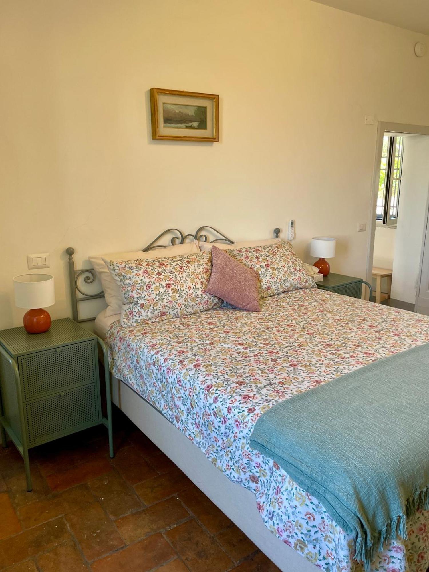 Private Stone Cottage With Starlink & Lake View Tuoro sul Trasimeno Exteriör bild